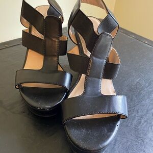 Women's Black Strappy Wedge Sandel Size 7.5.